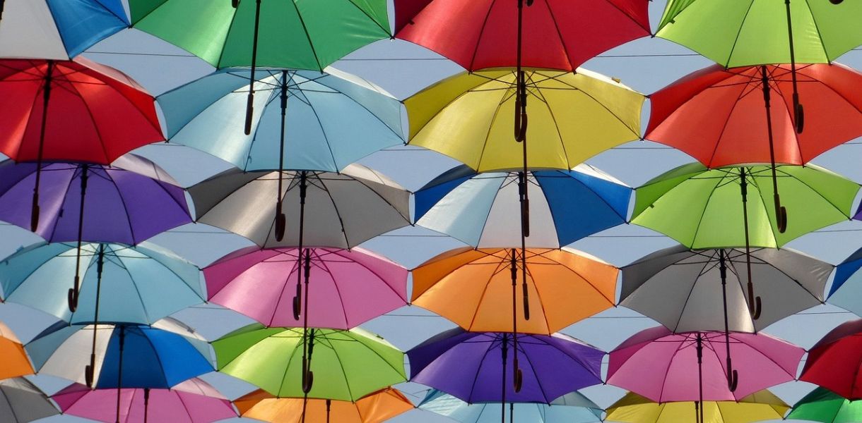 Parapluie : un objet millénaire indispensable comme objet publicitaire